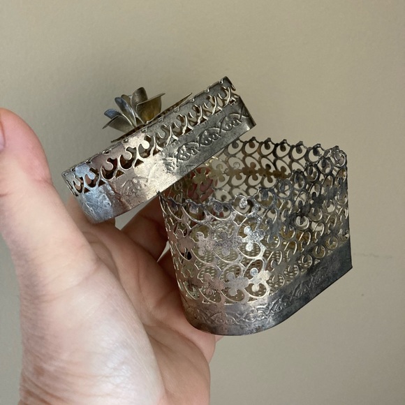 Jewelry Trinket Box Silver Tone, Heart Shaped, Rose, Floral’s , Filigree - Picture 4 of 6